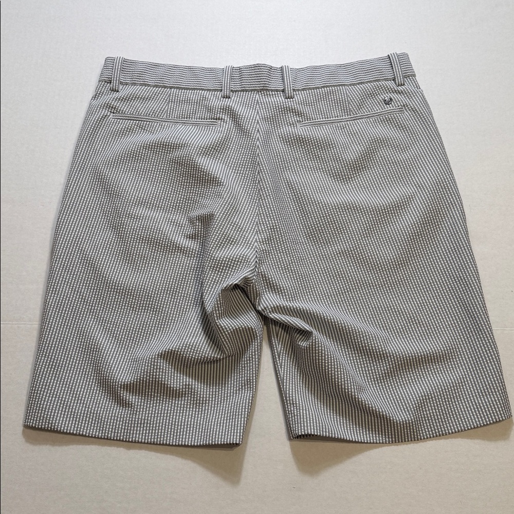 G/FORE Gray Striped Seersucker Shorts
STYLE# G4MS21B07 - Picture 5 of 7
